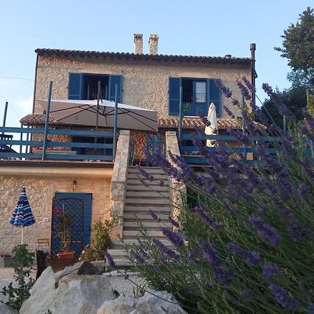 La Casa Dalle Finestre Blu Abbateggio Exterior foto