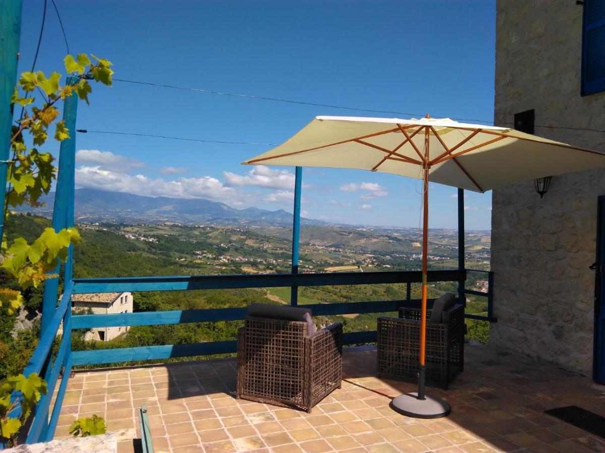 La Casa Dalle Finestre Blu Abbateggio Exterior foto