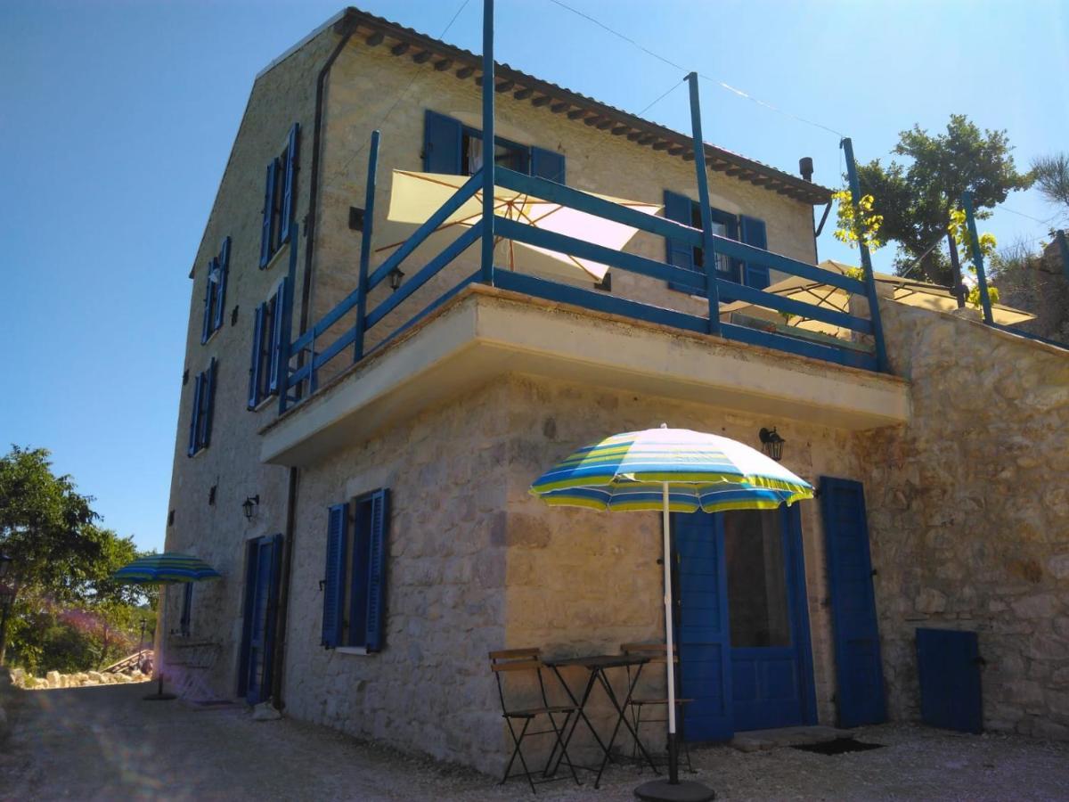La Casa Dalle Finestre Blu Abbateggio Exterior foto