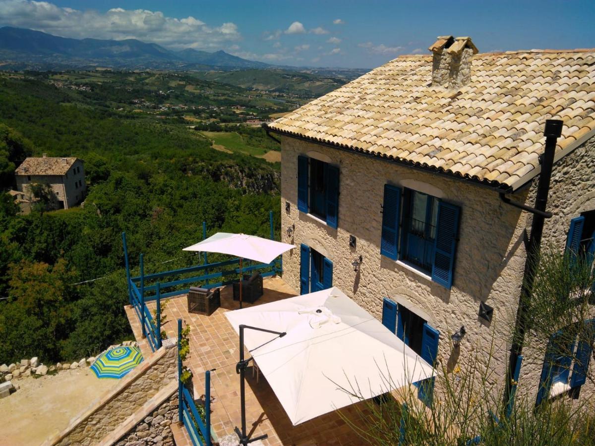 La Casa Dalle Finestre Blu Abbateggio Exterior foto