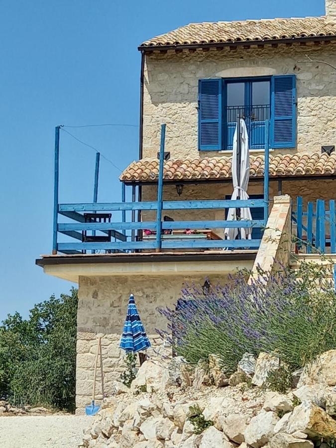 La Casa Dalle Finestre Blu Abbateggio Exterior foto