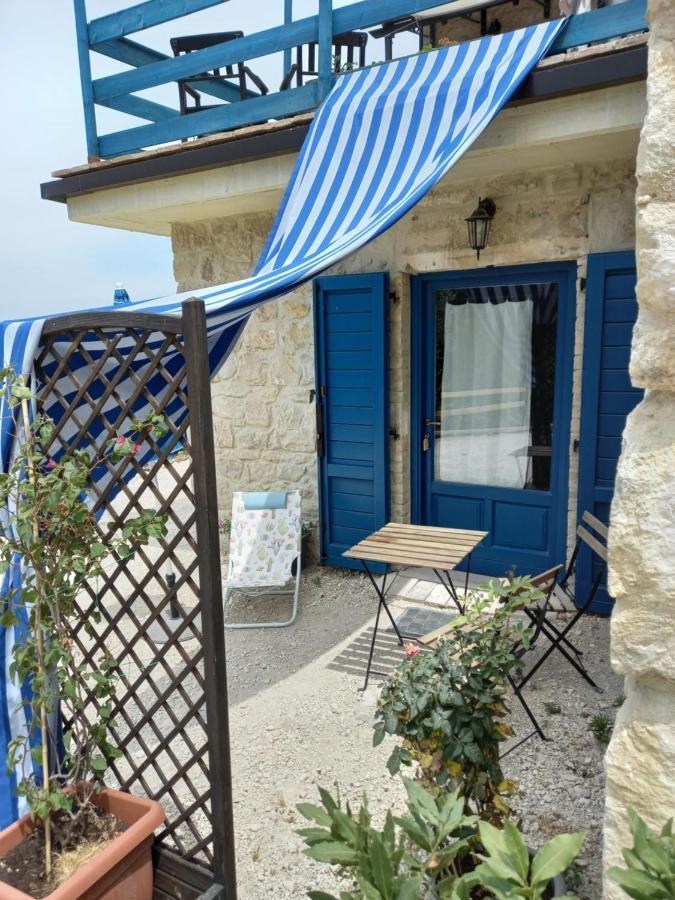 La Casa Dalle Finestre Blu Abbateggio Exterior foto