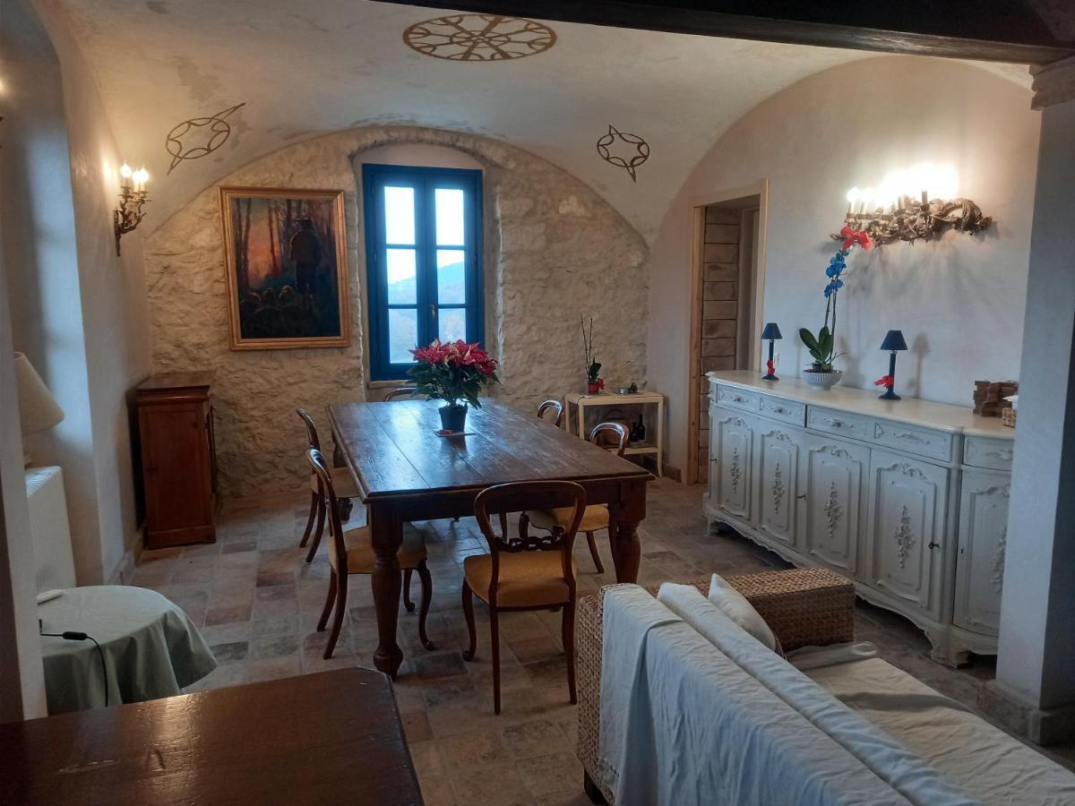 La Casa Dalle Finestre Blu Abbateggio Exterior foto