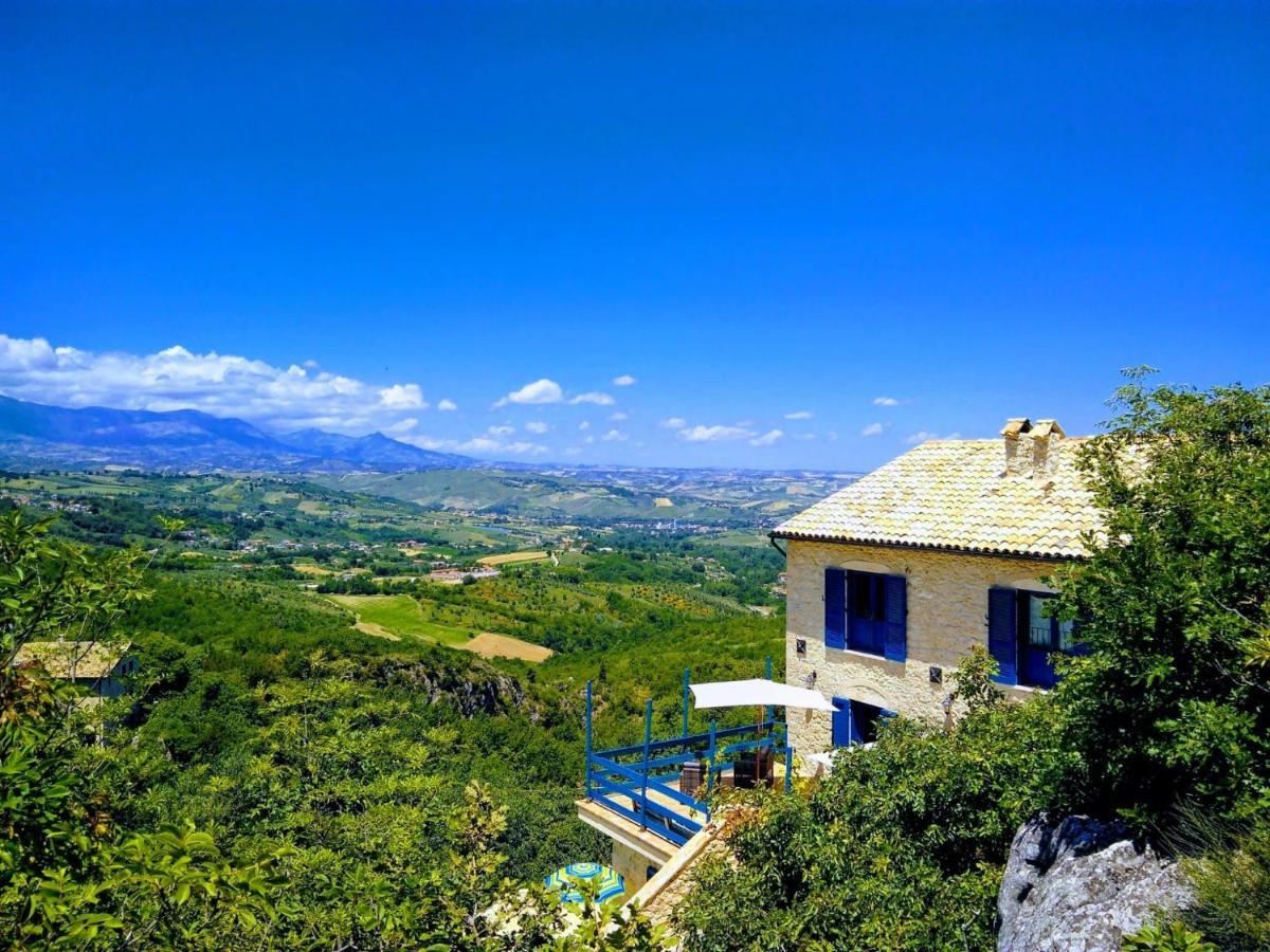 La Casa Dalle Finestre Blu Abbateggio Exterior foto