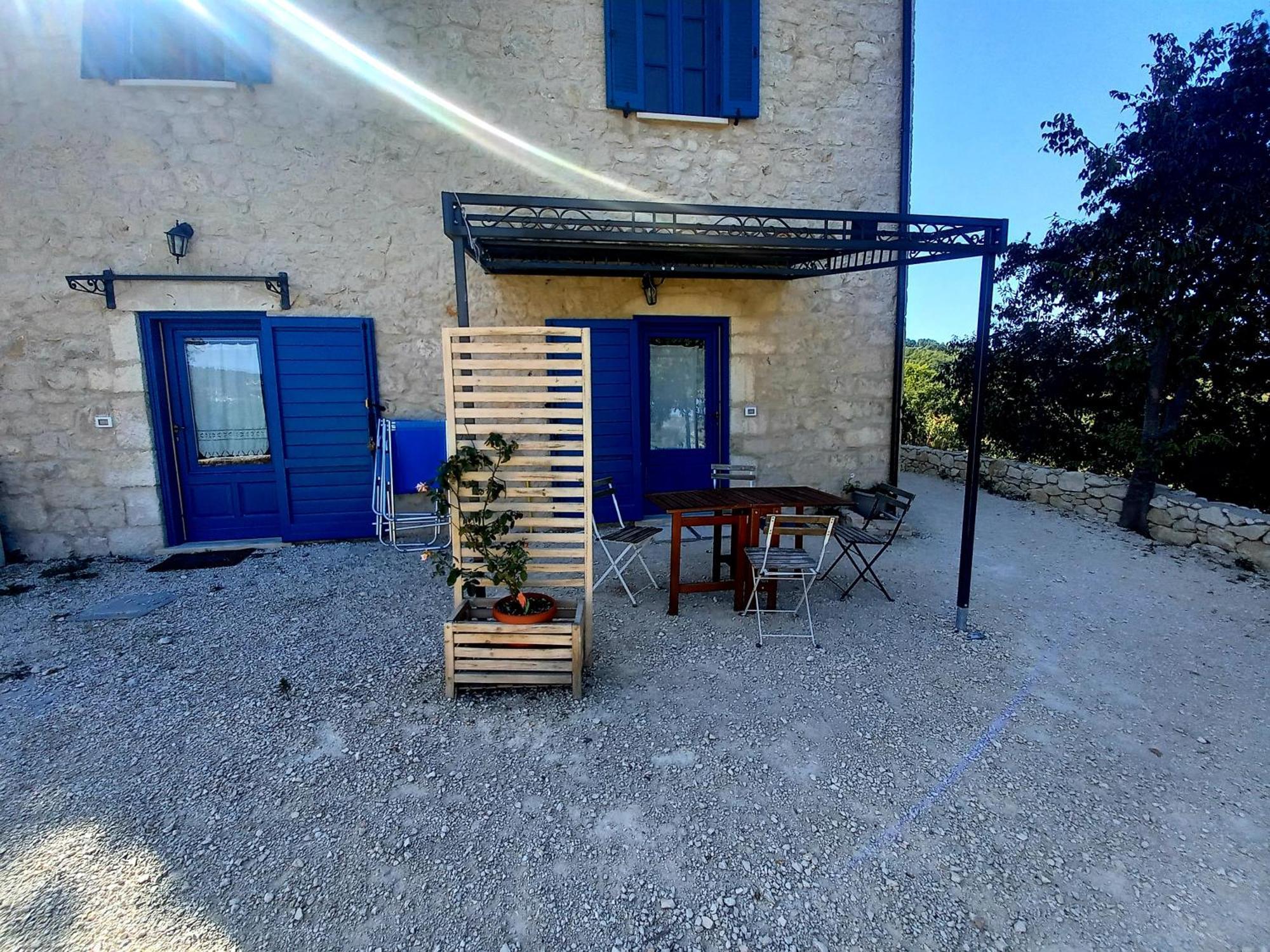 La Casa Dalle Finestre Blu Abbateggio Exterior foto