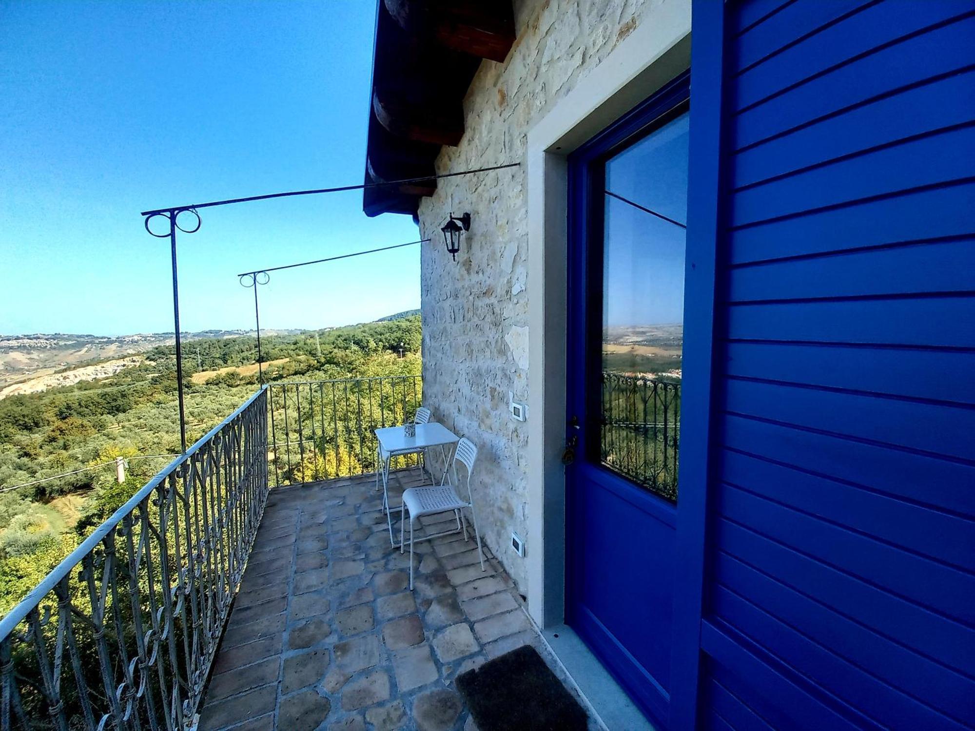 La Casa Dalle Finestre Blu Abbateggio Exterior foto